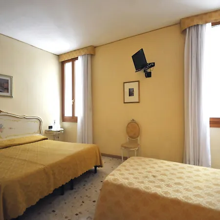 Konukevi Ca' Leon D'oro 3*