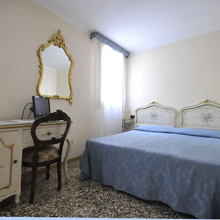 Konukevi Ca' Leon D'oro Venedik