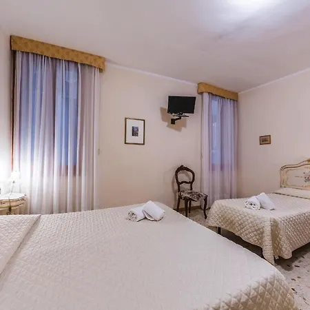 Ca' Leon D'oro 3* Venedik