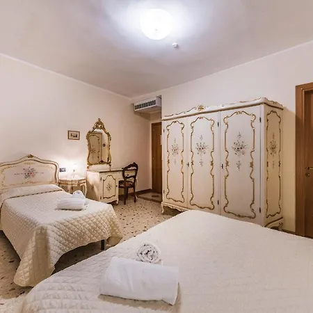 Konukevi Ca' Leon D'oro 3*