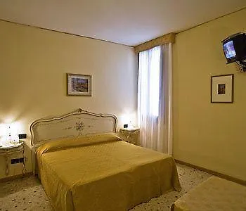 Ca' Leon D'oro 3* Venedik