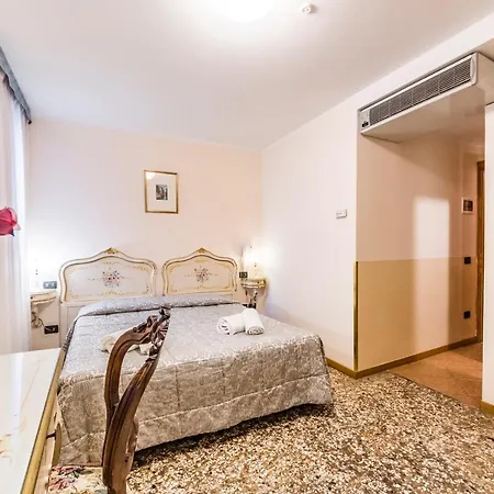 Konukevi Ca' Leon D'oro 3*